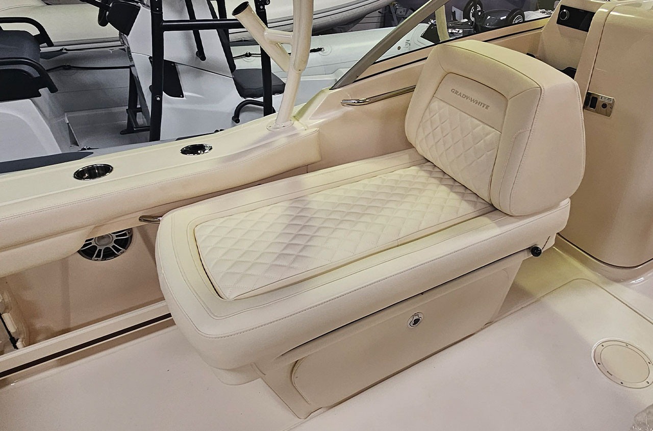 Grady-White Freedom 235 For Sale | Sea Glass Green | Yamaha 350hp Outboard - Image 9