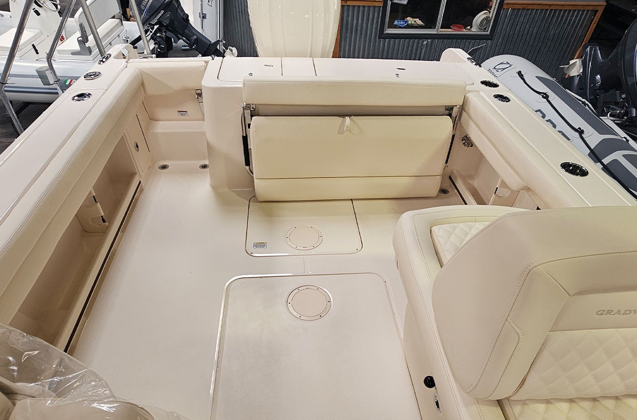 Grady-White Freedom 235 For Sale | Sea Glass Green | Yamaha 350hp Outboard - Image 10