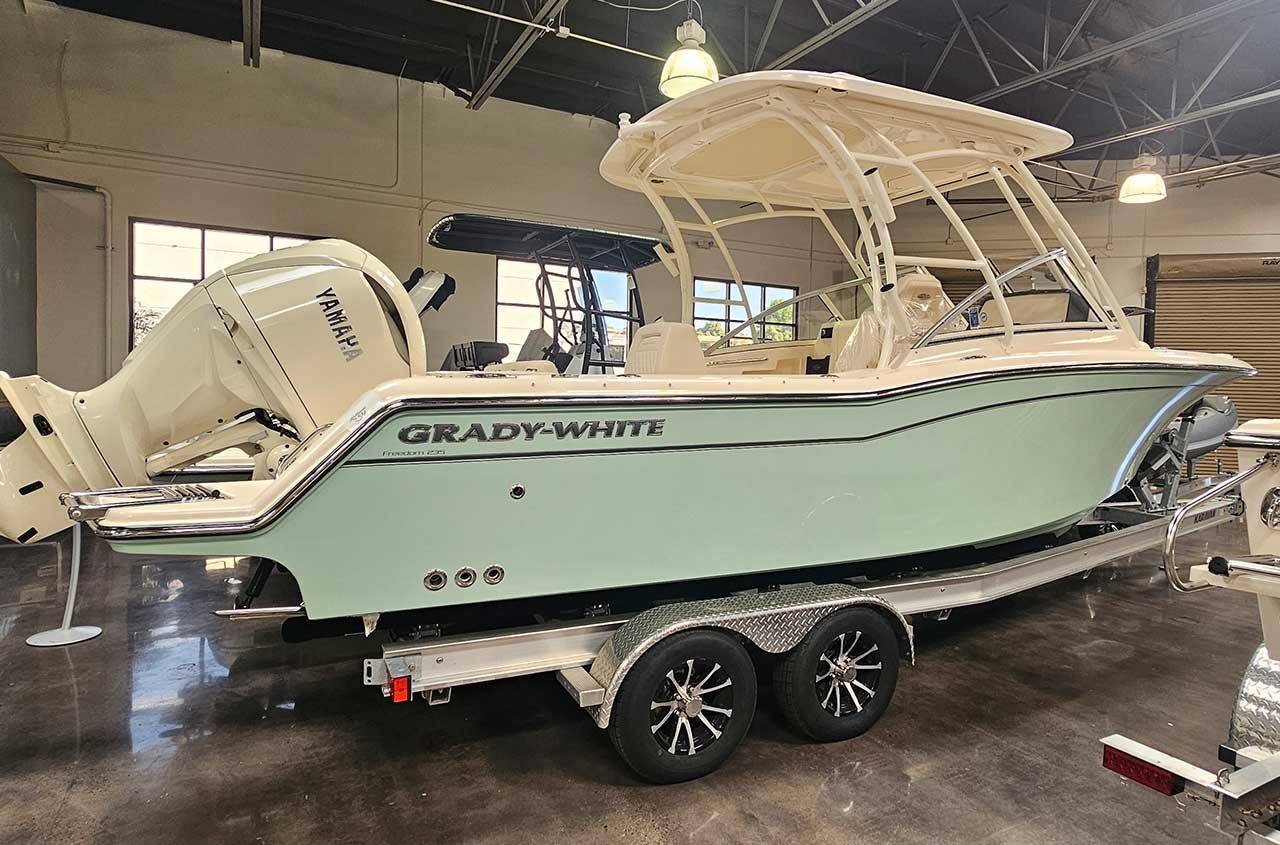 Grady-White Freedom 235 For Sale | Sea Glass Green | Yamaha 350hp Outboard - Image 2