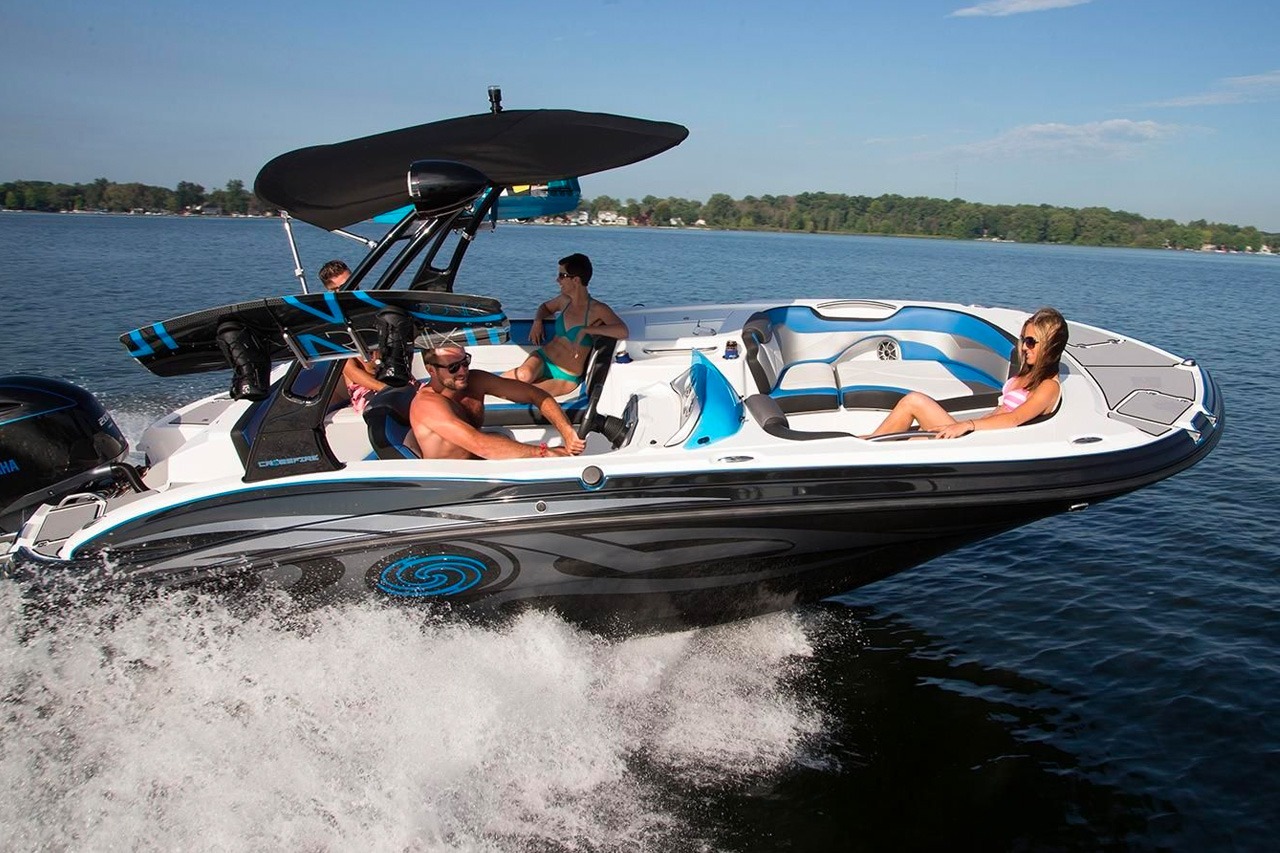 You are currently viewing The Pros and Cons of Buying a Bowrider Boat